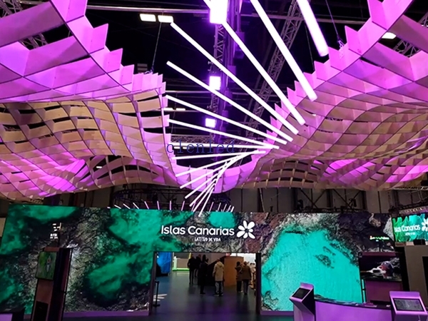 Rotating 360 Tube: The Shining Star Lighting up the Madrid International Travel Fair